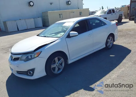 2014 Toyota Camry Se z USA, uszkodzony, nr VIN 4T1BF1FK2EU402927